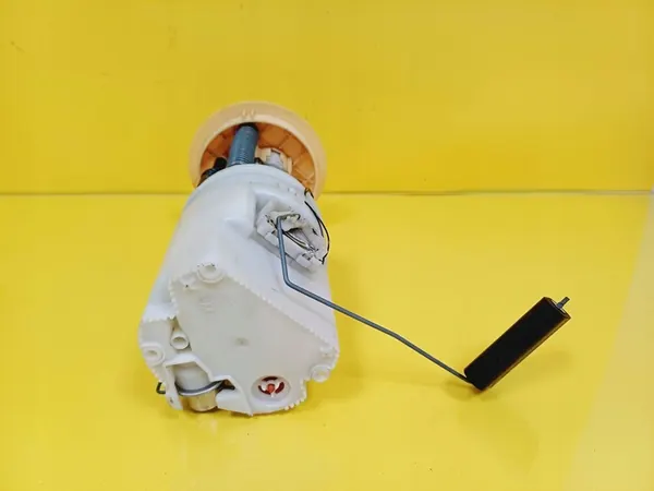 Bomba de combustible Mitsubishi Colt VI 1.3B MN135000 image 6