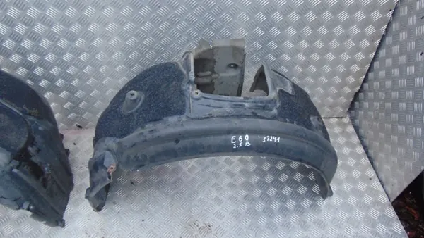 Voorste rechter wielkast OEM 7896606 voor BMW E61 image 3