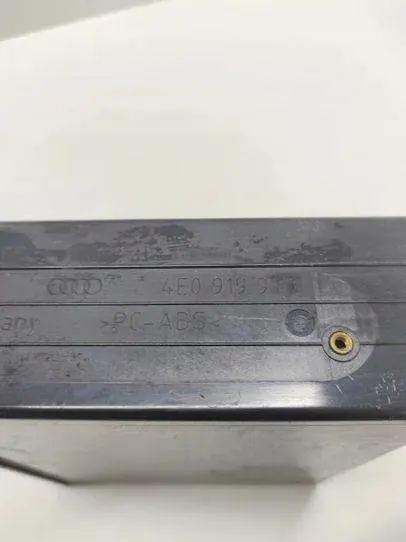 Audi CD-vaihtaja OEM 4E0919977 A8 D2 3.0L Diesel image 4