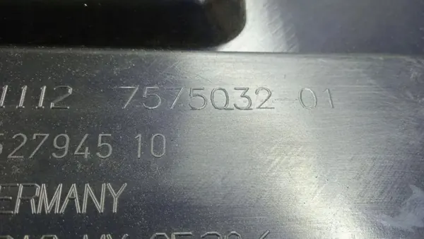 Couvercle Supérieur Moteur BMW OEM 7575032 E88 3.0 Essence image 3
