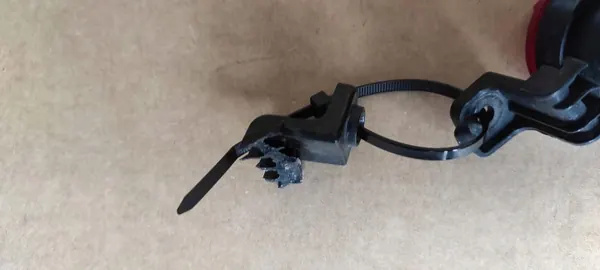 Luz Antiniebla Trasera Hyundai Elantra VII OEM 92407-AA0 image 5