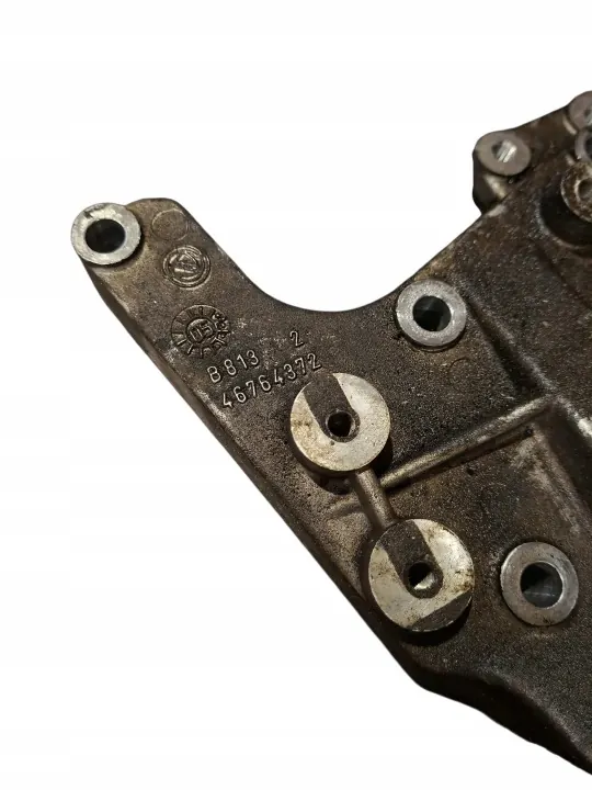 Lancia Thesis Lagersteunbeugel OEM 46764372 image 4