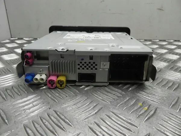 Audi CD-vaihtaja OEM 8W0 035 193 A - Käytetty image 4