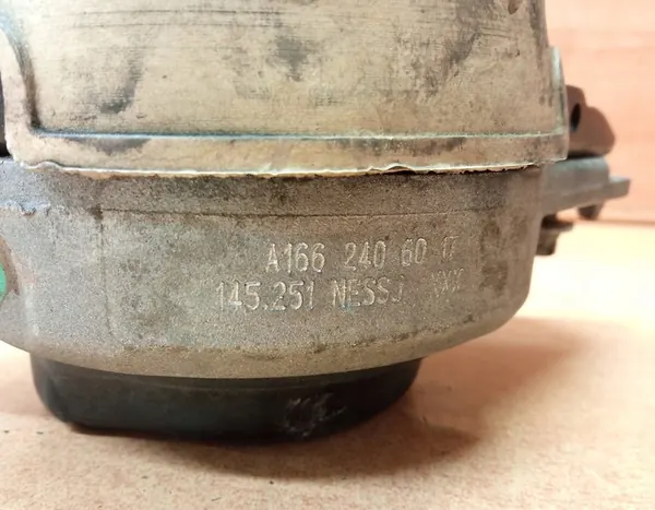 Moottorin Kiinnike Mercedes GL X166 4.7 A1662406017 image 2