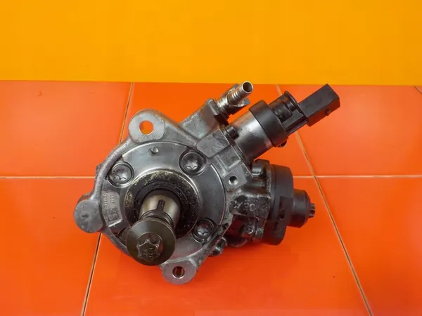 Injectiepomp BMW E60 E90 E87 2.0 D 0445010510 image 4