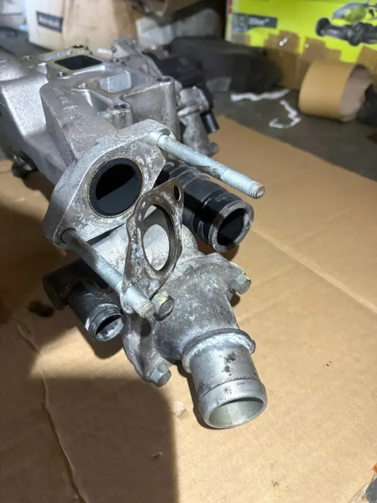 Soupape EGR OEM 28410-2F000 pour Kia Sportage III 2.0 CRDi image 3