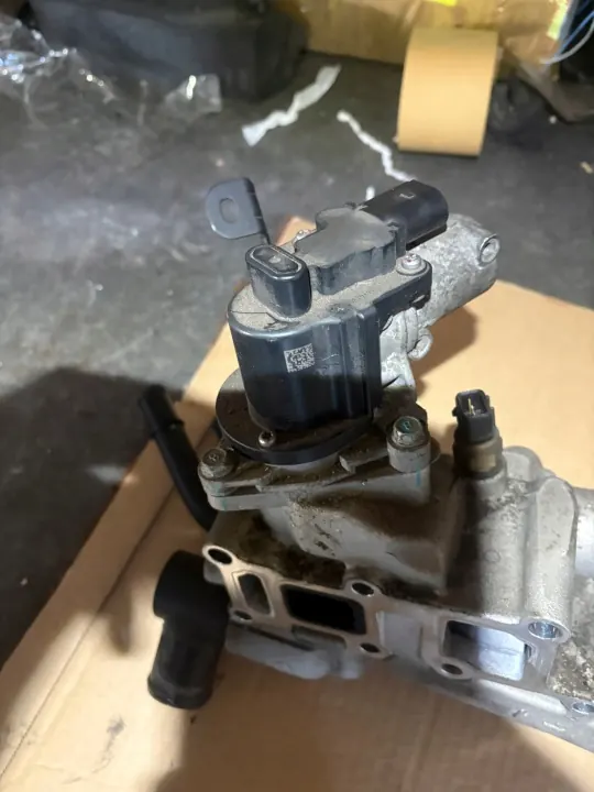 Soupape EGR OEM 28410-2F000 pour Kia Sportage III 2.0 CRDi image 4