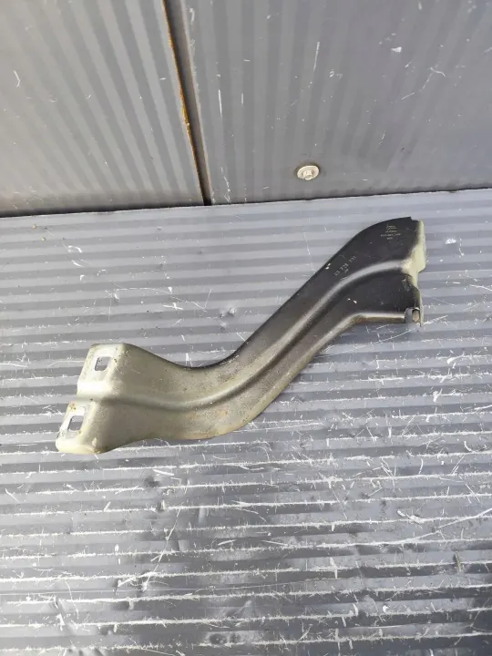 Audi Q3 Kotflügelhalter links vorne OEM 83A821149 image 2