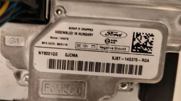 Ford Kuga MK2 Radionäyttö OEM KJ5T14G370RGA image 4