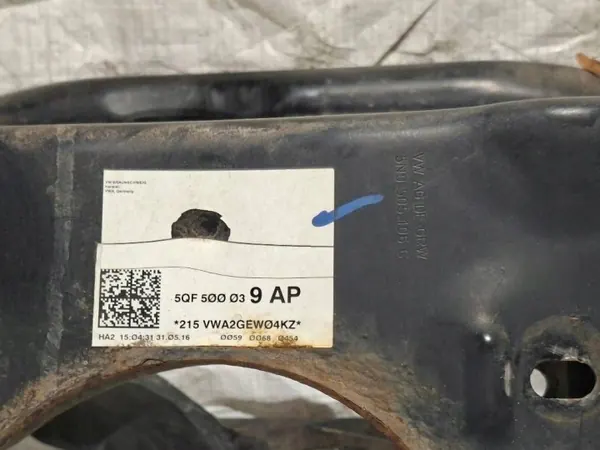 OEM 5QF505235F Barre arrière attelage remorque Occasion image 6