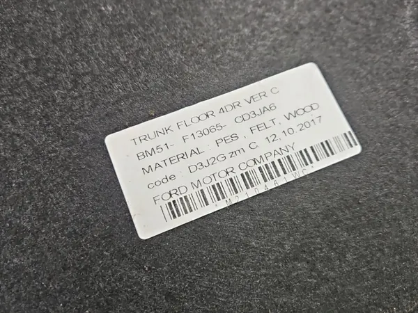 OEM BM51-F13065-CD Tavaratilan matto Ford Focus MK3 Sedan image 3