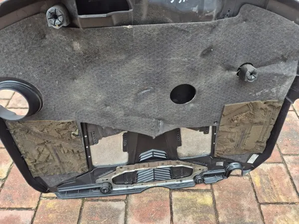 Escudo de tapa del motor OEM 6420106606 para Mercedes ML W166 image 3
