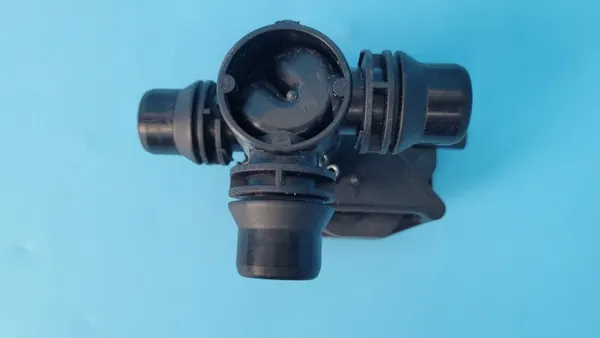 Válvula de agua Mercedes OEM A0005061400 para EQA 250 image 4