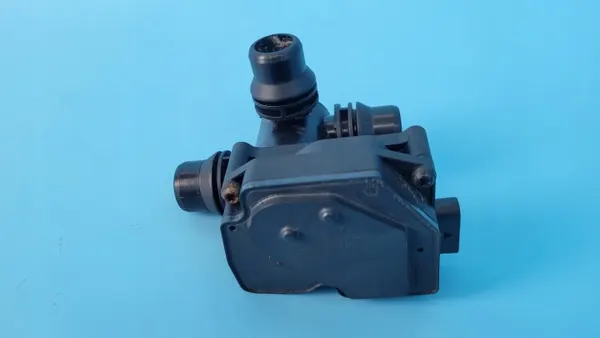 Válvula de agua Mercedes OEM A0005061400 para EQA 250 image 6