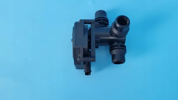 Válvula de agua Mercedes OEM A0005061400 para EQA 250 image 7