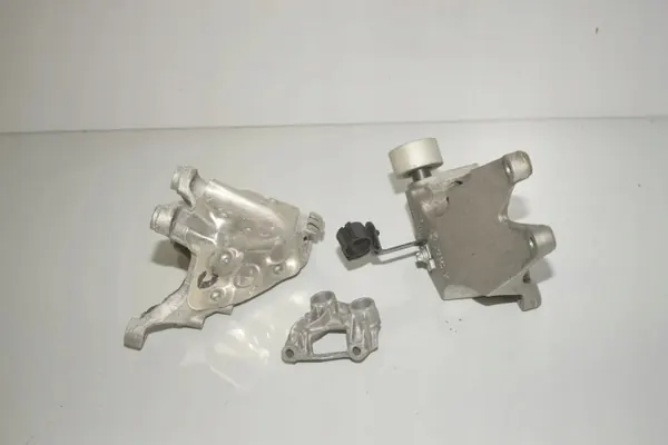 BMW moottorin oikea tuki OEM 6870754 - Käytetty image 3