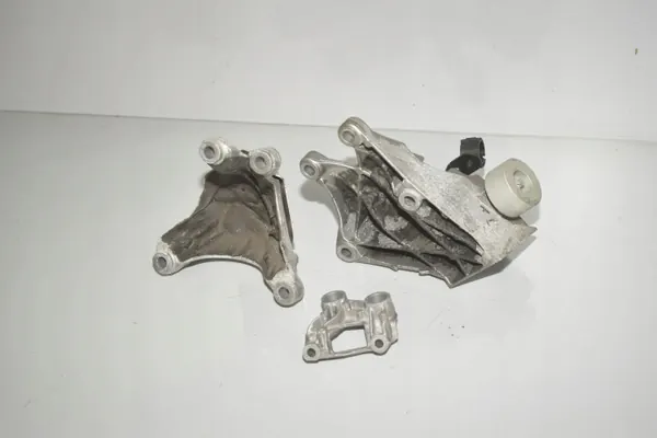 BMW moottorin oikea tuki OEM 6870754 - Käytetty image 4