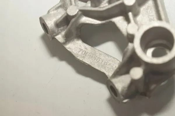 BMW moottorin oikea tuki OEM 6870754 - Käytetty image 5
