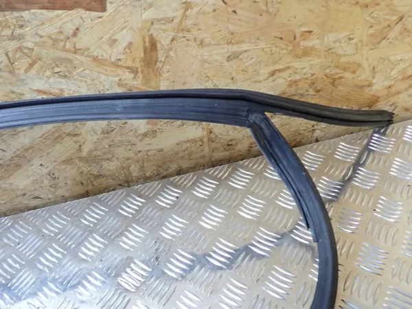 Raamafdichtingsframe deur links voor OEM BTU2715 image 3