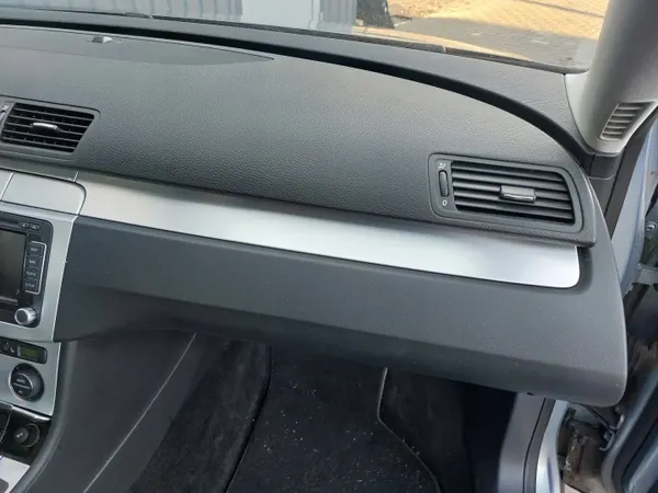 OEM DESKAB8 turvatyyny-konsoli VW Passat B8:lle image 3