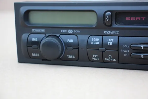 Radio SEAT OEM 1M0035186B pour Leon I & Toledo II image 3