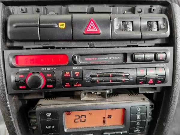 Radio SEAT OEM 1M0035186B pour Leon I & Toledo II image 7