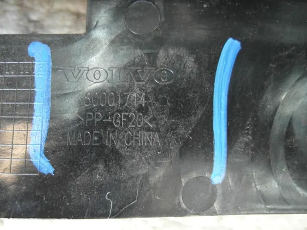 Escudo bajo parachoques Volvo EX30 OEM 80001714 NR72 image 3