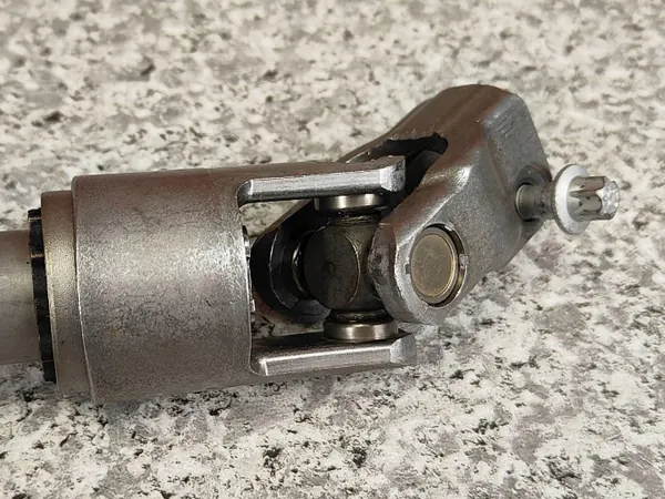 Junta cruzada coluna direção BMW OEM 6891204 image 3