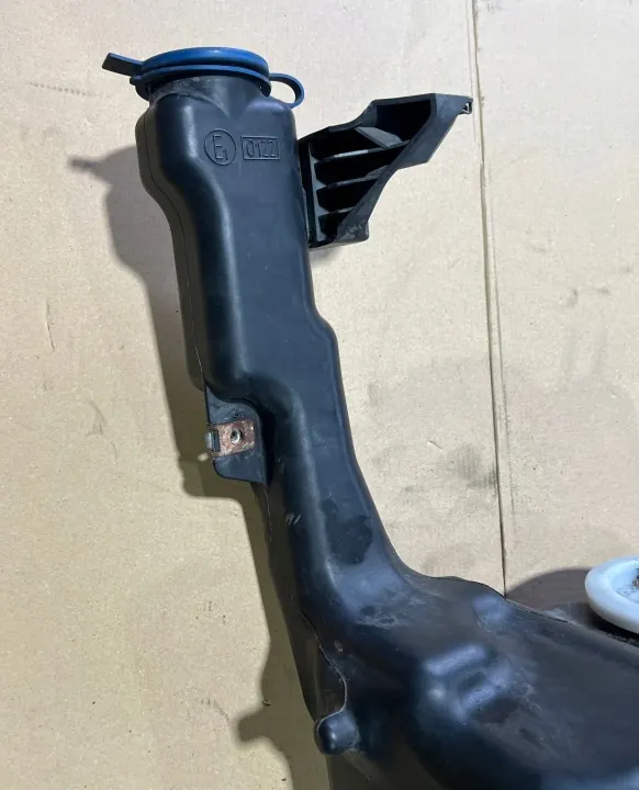 Réservoir de lave-glace Mercedes-Benz OEM A2048601860 image 3