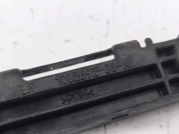 Support de seuil Tesla Model S OEM 100369200A image 4