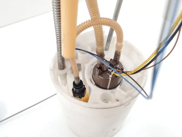 Unidade de fornecimento de combustível Volkswagen Amarok 2012 OE 2H0 919 050 B image 2