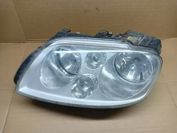 Farol dianteiro esquerdo VW Touran image 1