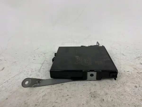 Módulo sin llave Toyota OEM 8999062020 - Usado image 3