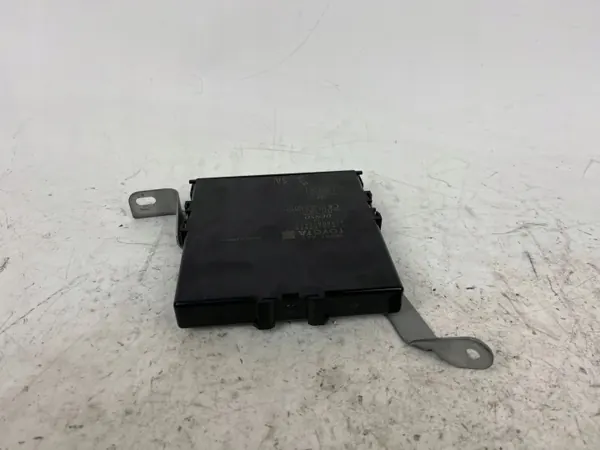 Módulo sin llave Toyota OEM 8999062020 - Usado image 4