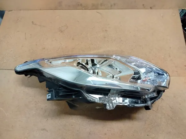 Faros Xenón Derecho Mitsubishi L200 V OEM 8301C742 image 5