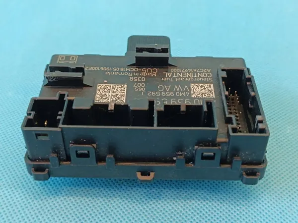 Audi Q8 e-tron 55 Quattro etu oikea oven moduuli 4M0959592J image 4
