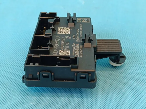 Audi Q8 e-tron 55 Quattro etu oikea oven moduuli 4M0959592J image 6