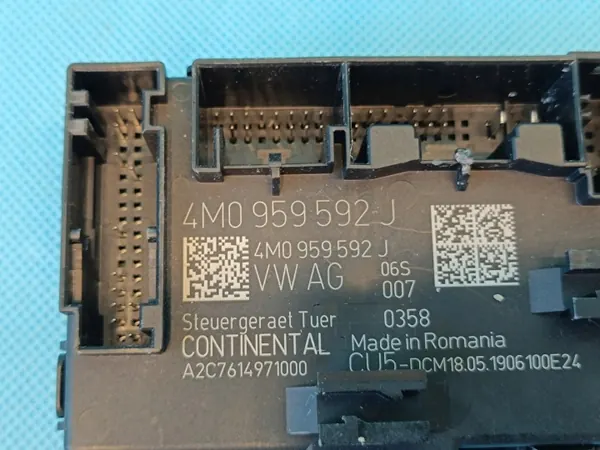 Audi Q8 e-tron 55 Quattro etu oikea oven moduuli 4M0959592J image 7