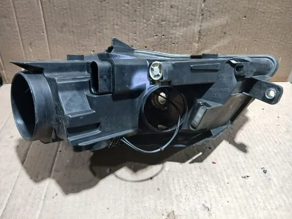 Oikea Etuvalaisin VW Passat B6 image 2