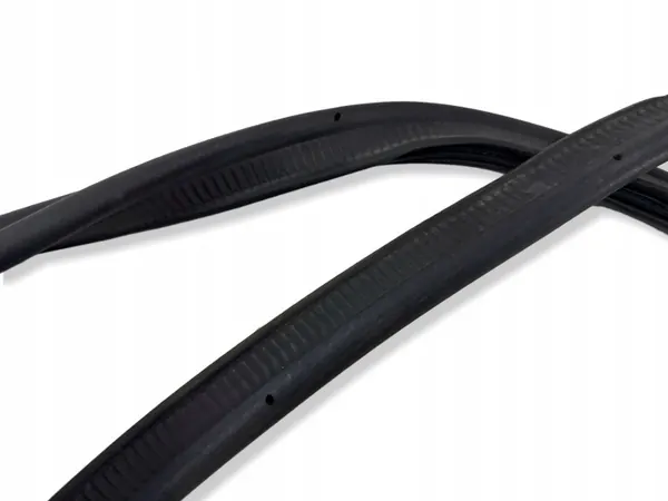 Junta do porta-malas Cupra Formentor 2022 OEM 5FF827705G image 5