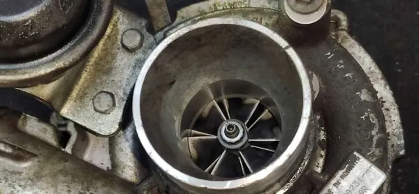 Turbo usado OEM H8200483650 para Renault Master image 2