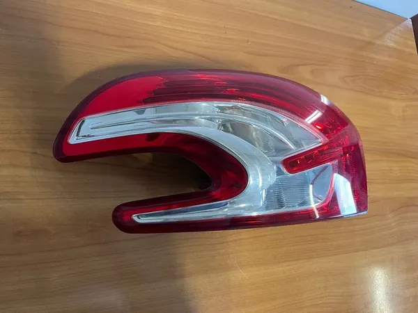 PEUGEOT 208 Lámpara LED Trasera Izquierda + Inserto 9672628280 image 3