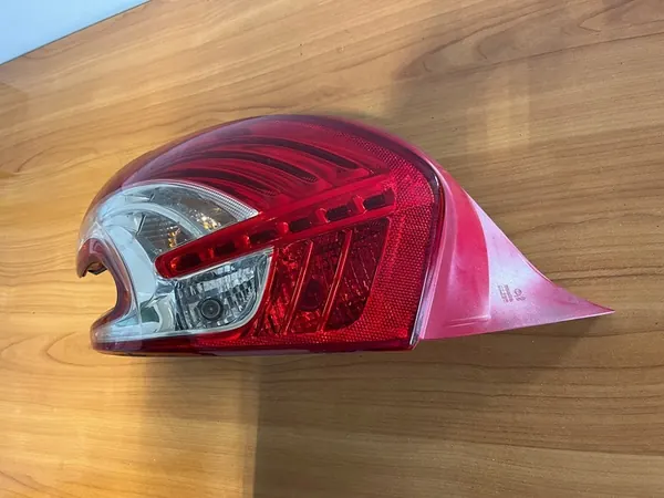 PEUGEOT 208 Lámpara LED Trasera Izquierda + Inserto 9672628280 image 4