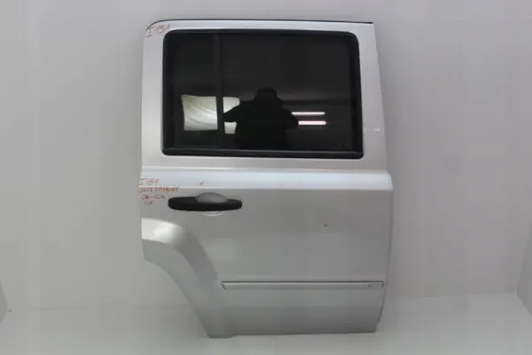 Jeep Patriot Bakdörr Höger OEM 360213999 image 2