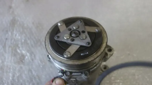 Compresor de aire acondicionado CITROEN C5 III 3.0 HDI 9800849780 image 4