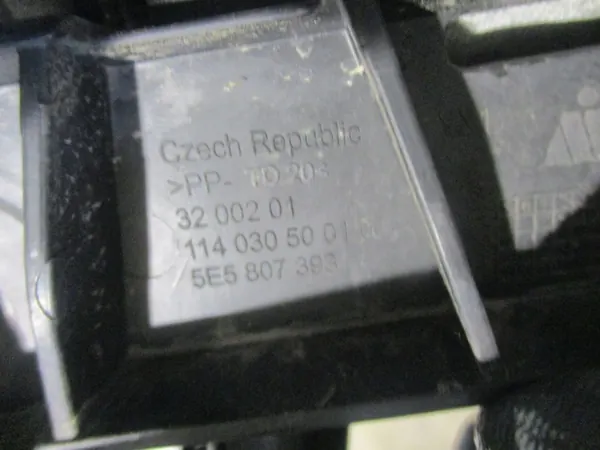 Conjunto de suporte de para-choque traseiro Skoda Octavia III image 4