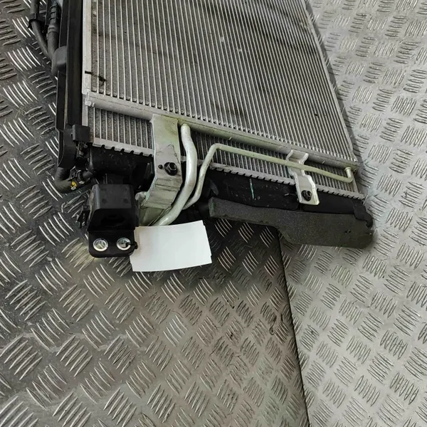 Peça refrigeração Mazda CX-30 OEM PAF215200B - Usada image 3