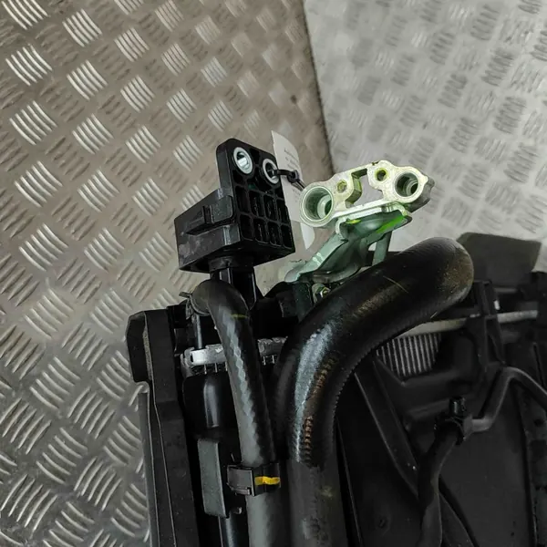 Peça refrigeração Mazda CX-30 OEM PAF215200B - Usada image 5
