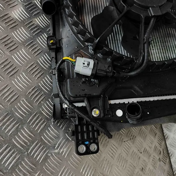 Peça refrigeração Mazda CX-30 OEM PAF215200B - Usada image 6