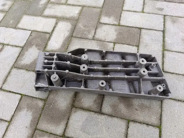 Montage de marchepied droit VOLVO FM FM4 Original OEM 82412711 image 3